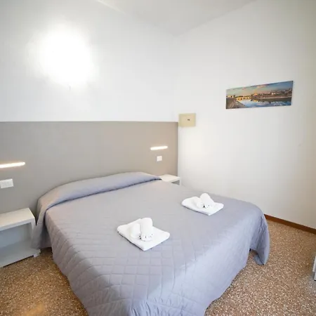 Отель Ischia Римини